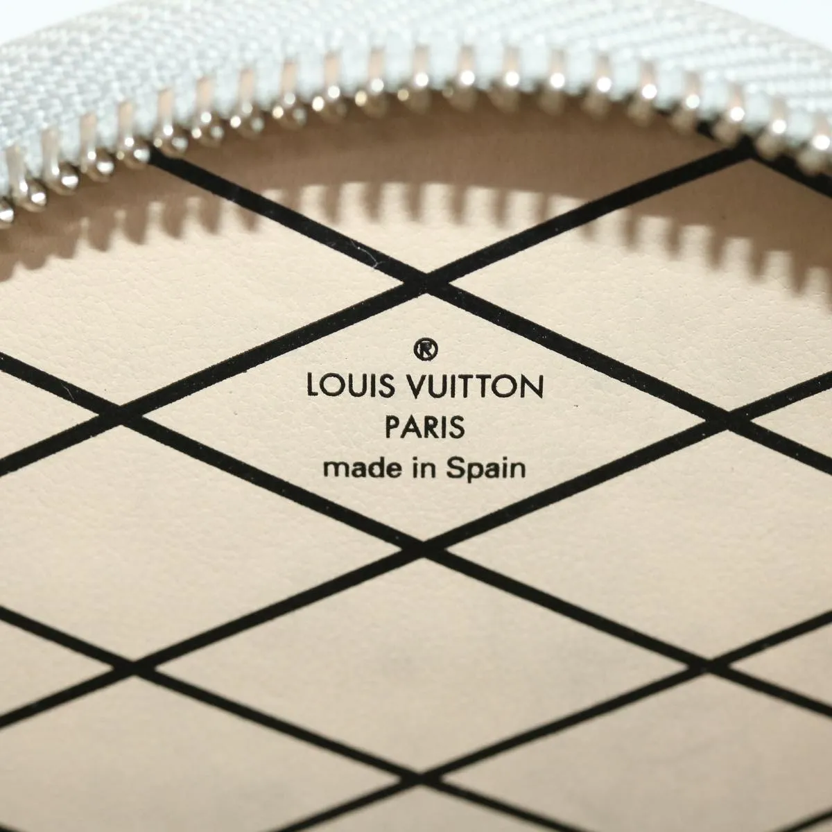 Louis Vuitton Mini Boîte Chapeau  Canvas Wallet  ()